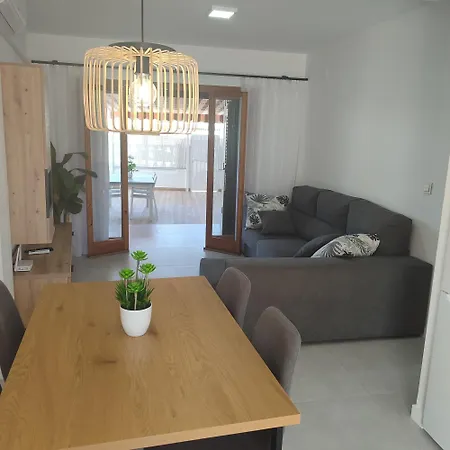Con Terraza Y Piscina Apartament