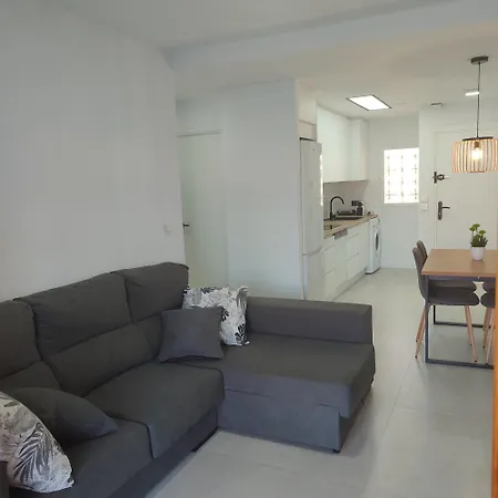 Con Terraza Y Piscina