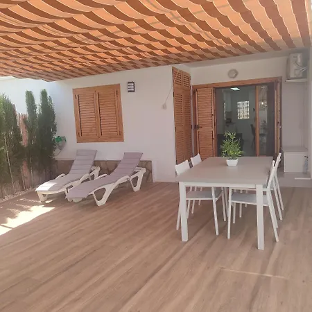 Con Terraza Y Piscina Apartment