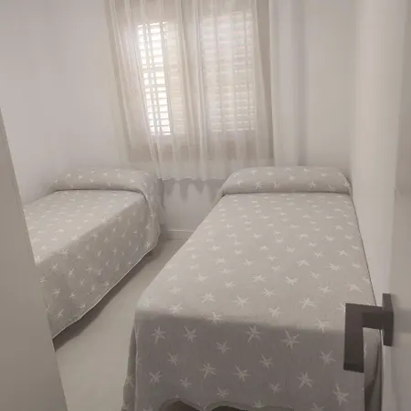 Con Terraza Y Piscina *